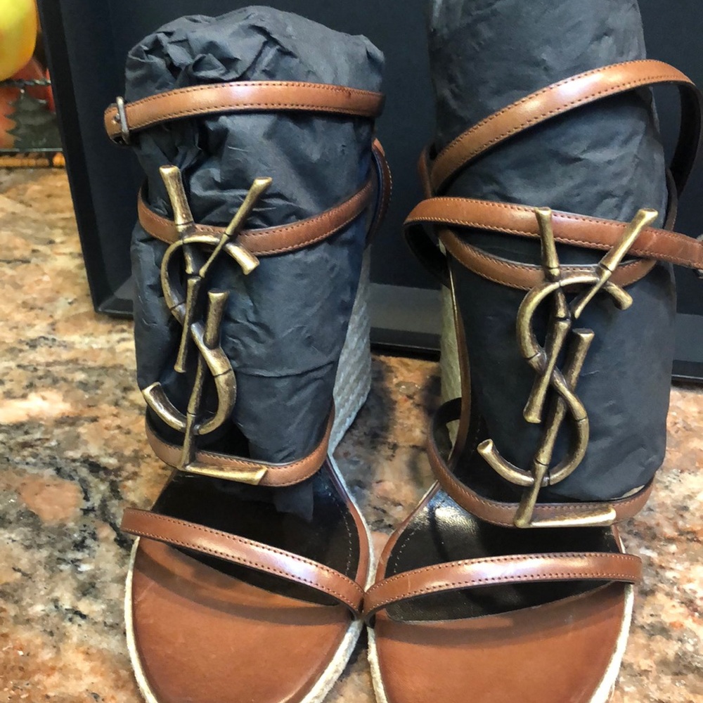 🔥🔥🔥🔥Saint  Laurent Wedge Sandles. Size 7 New.